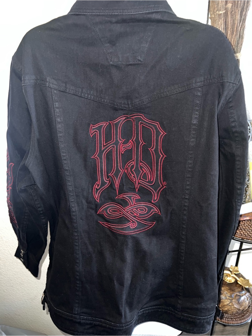 Vintage Harley-Davidson Women's Black Denim Trucker Jacket with Red Flame Detail - Picture 5 of 7